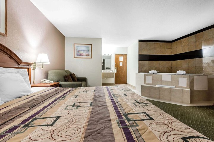 Room 9 of 29