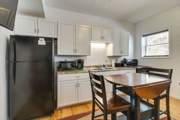 Downtown Marlinton Vacation Rental Apartment!