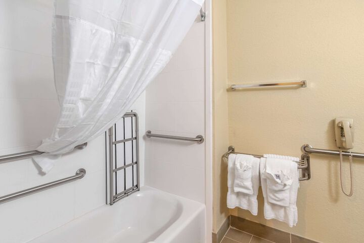 Comfort Inn & Suites South Hill I-85