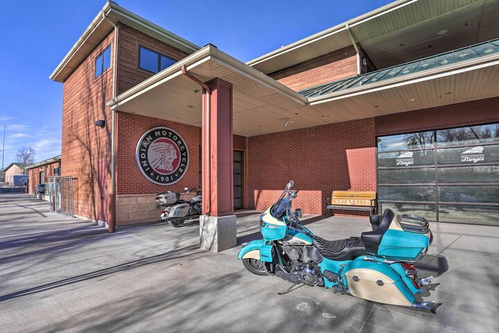 Main Street Strugis Apt w / High-end Features