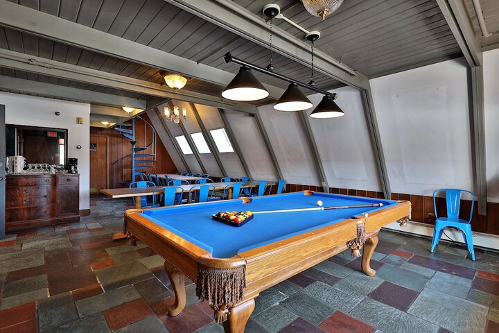 The Birch Ridge: Family Room #11 - Queen / bunkbed Suite in Killington Vermont 1 Bedroom Home