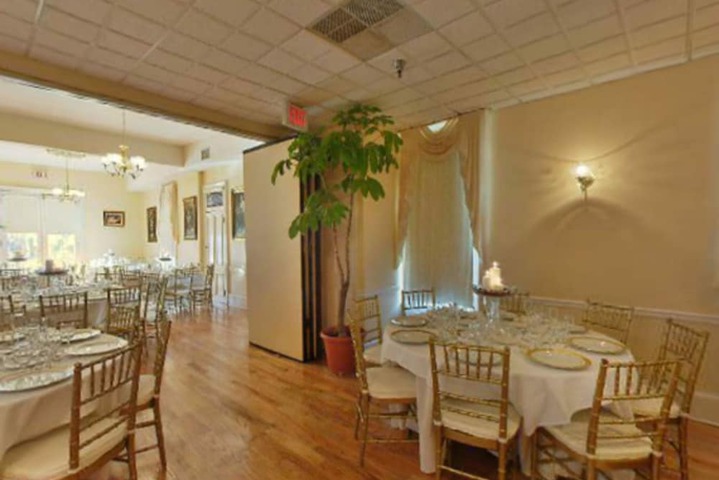 Ballroom/Hall 17 of 19