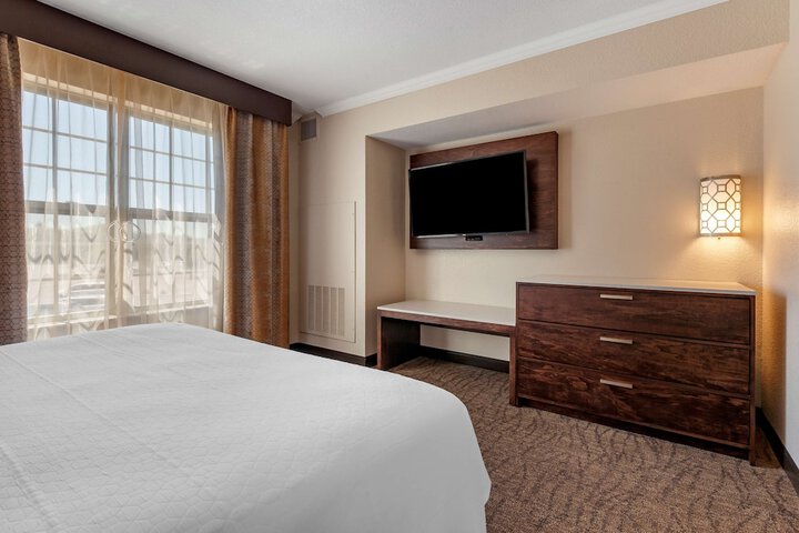 Room 27 of 51
