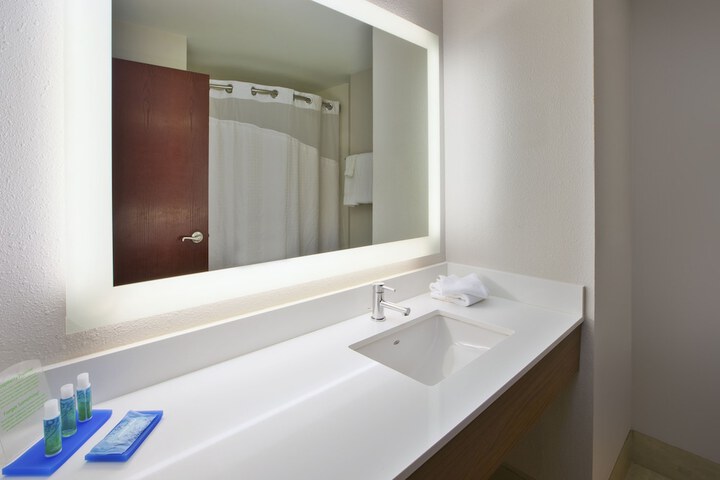 Holiday Inn Express & Suites Milford by IHG