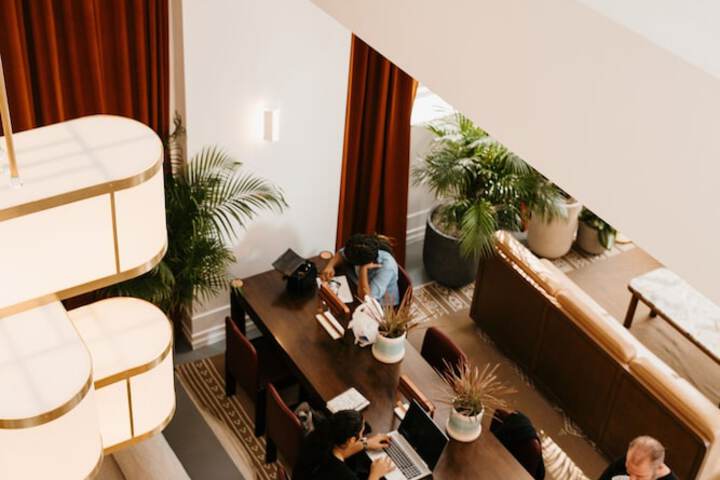 Hu. Hotel