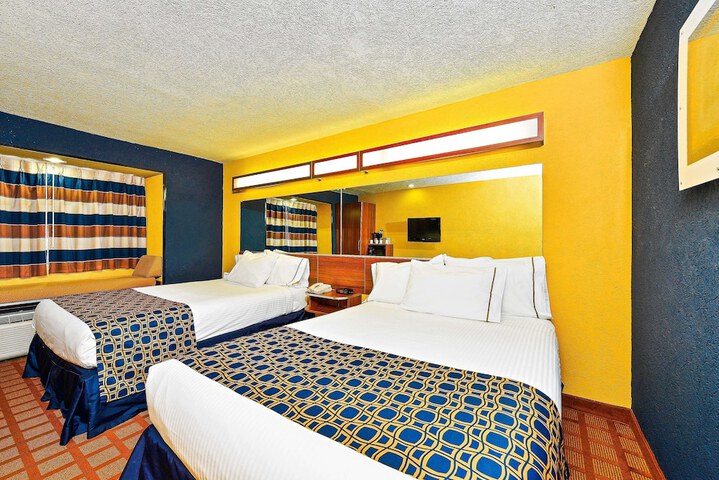 Room 9 of 25