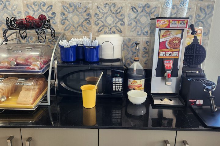Breakfast/Coffee Service 32 of 33