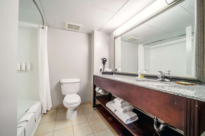 Room 53 of 104