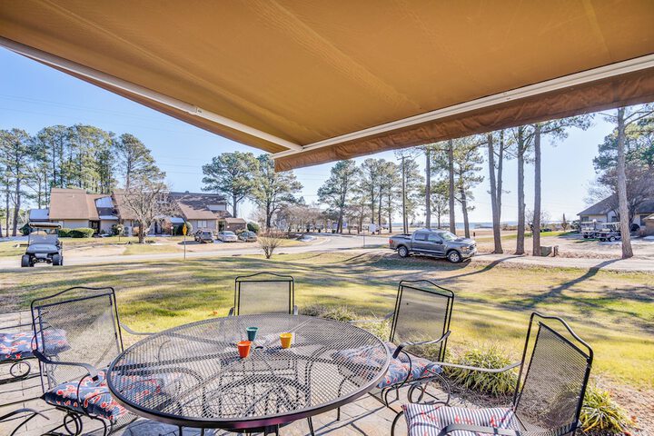 Walk to Beach: Home w / Pool Access in White Stone