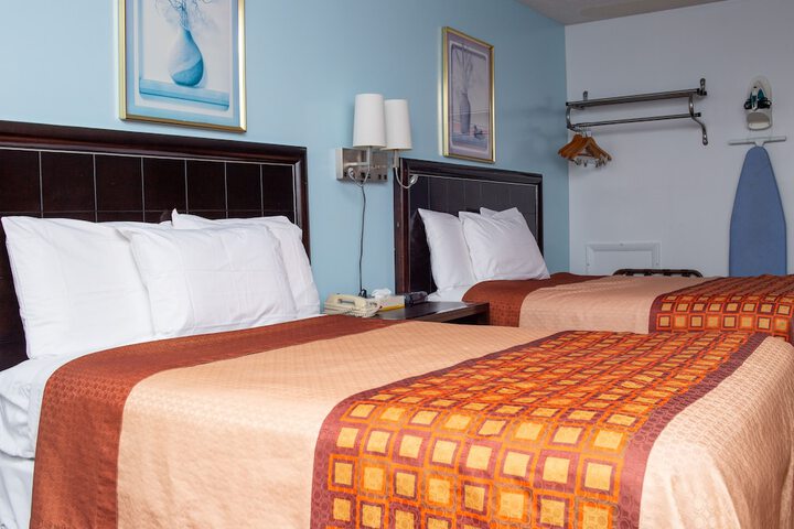 Eastbrook Inn