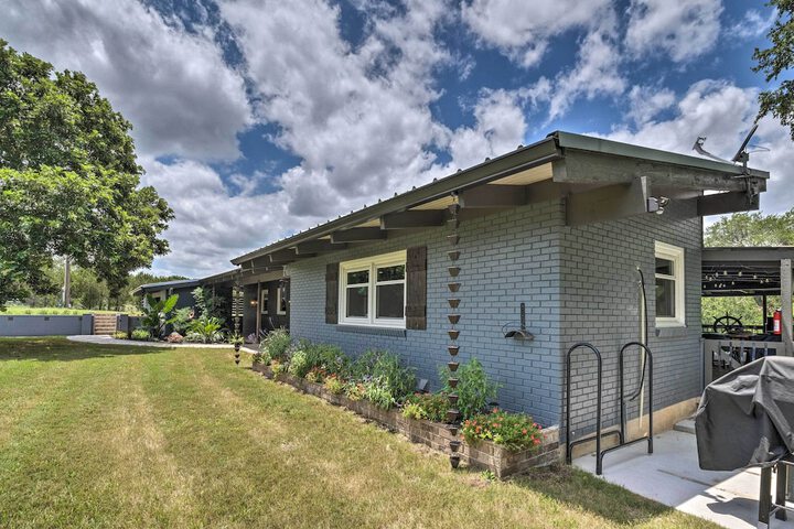 Chic Family-friendly Home With Outdoor Oasis!