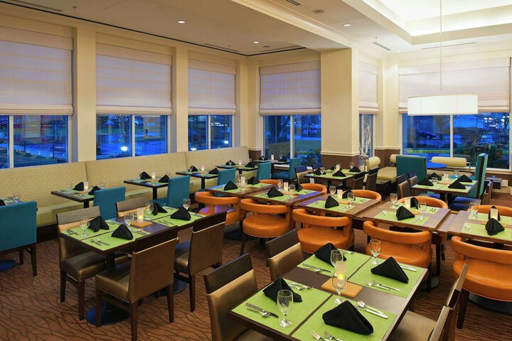 Dining 26 of 33