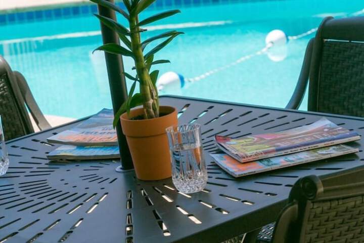Pool 10 of 28