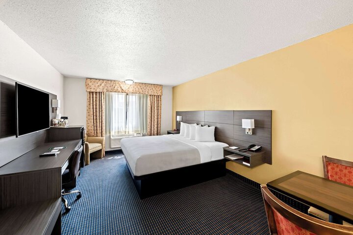 Room 30 of 61