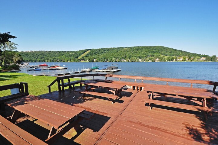 Sunplace 30 by Taylor Made Deep Creek