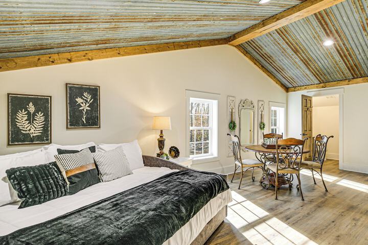 Family-friendly Barndominium Near Greenville!