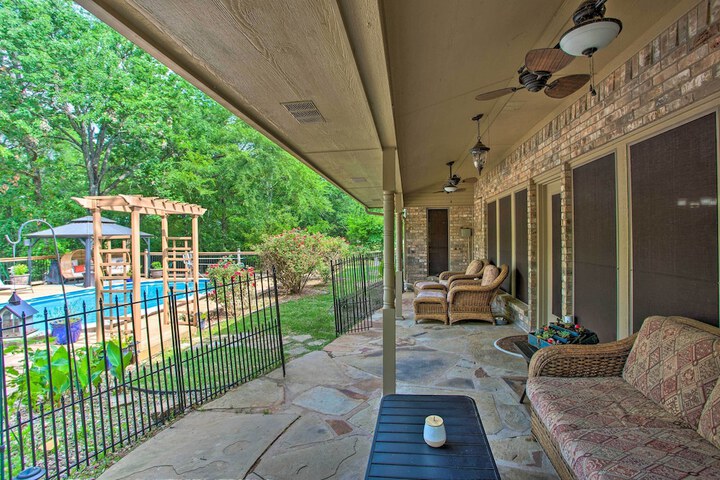 Happy Trails Hideout w / New Bunk House & Hot Tub!