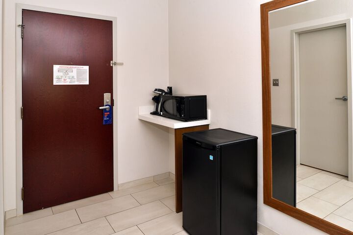 Room 32 of 59