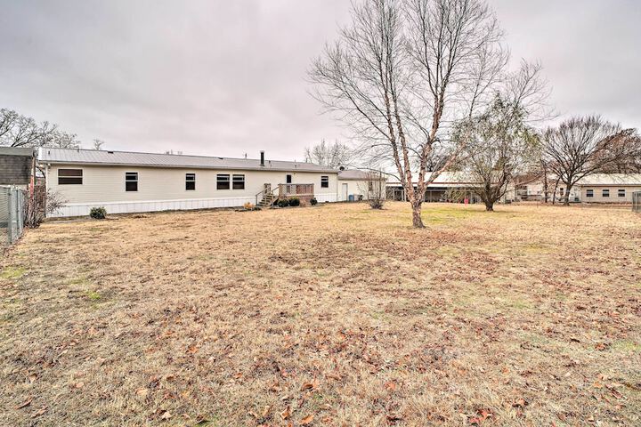 Eufaula Escape w / Deck - Steps to Lake!