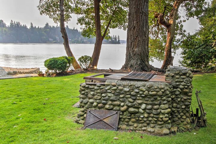 Waterfront Cabin w / Fire Pit in Gig Harbor!