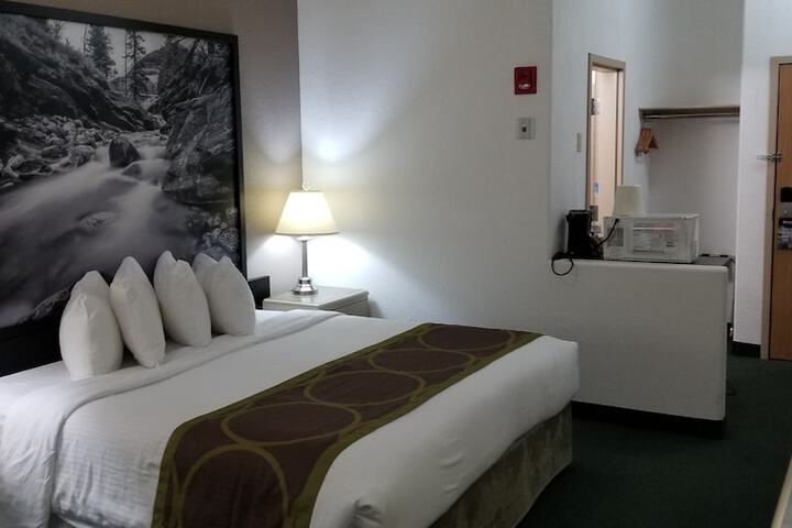 Room 21 of 28