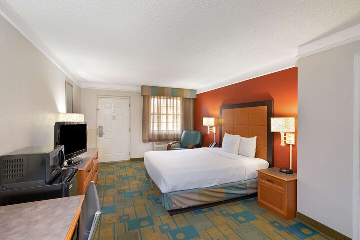Room 12 of 40