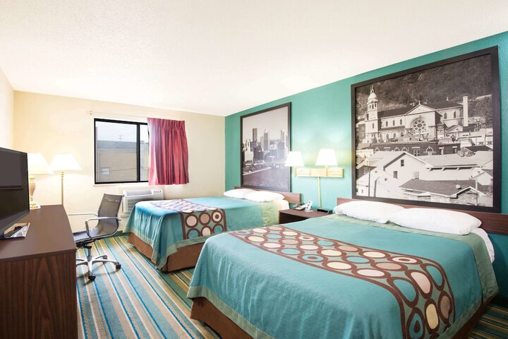Room 10 of 13