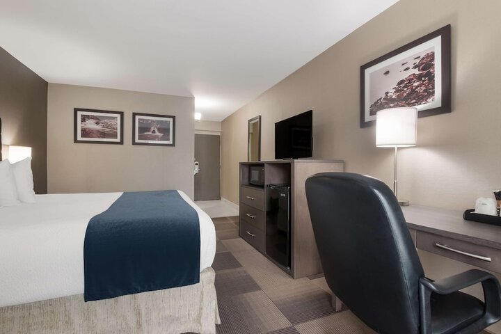 Room 25 of 38