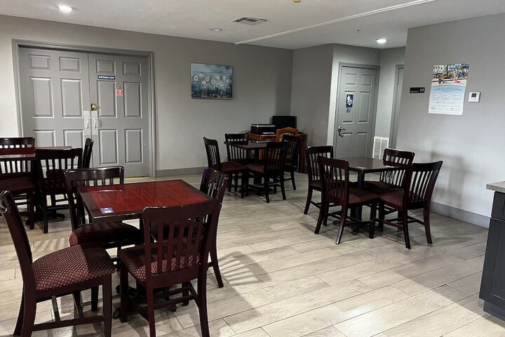 Dining 20 of 23