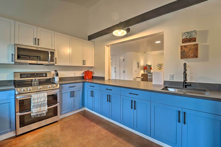 Pet-friendly Mancos Gem w / Patio & Fire Pit!