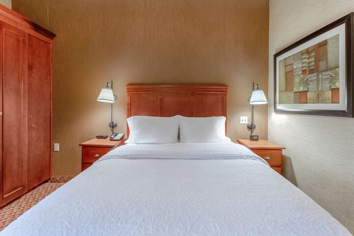 Room 5 of 18