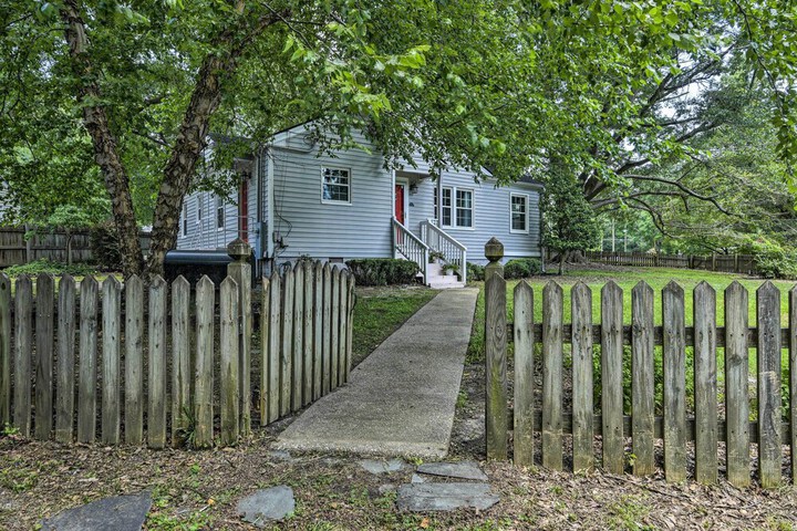 Bright Home w / Yard in Historic Fuquay-varina!