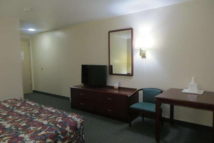 Room 27 of 33