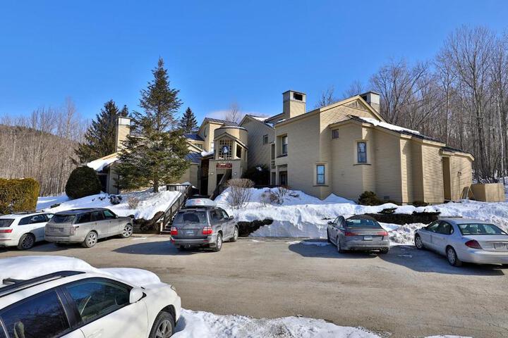 Skiers! Fox Hollow 2BR 2BA Condo Across from Pico, Minutes to Killington condo