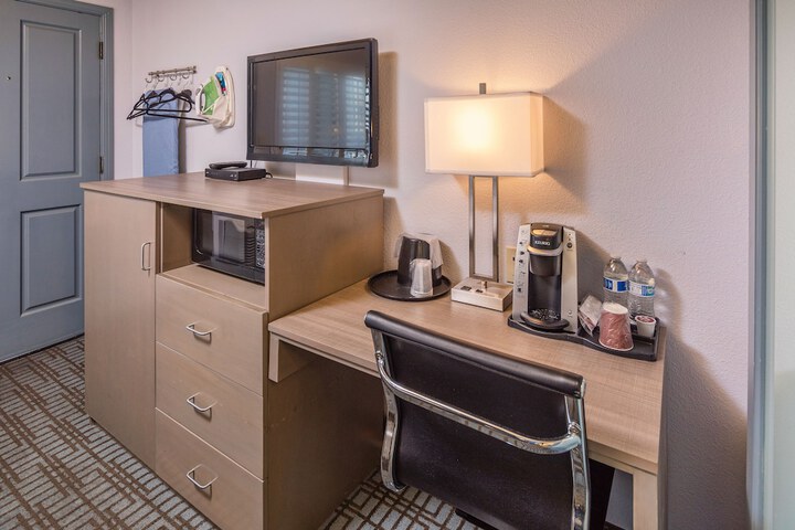 Room 8 of 35