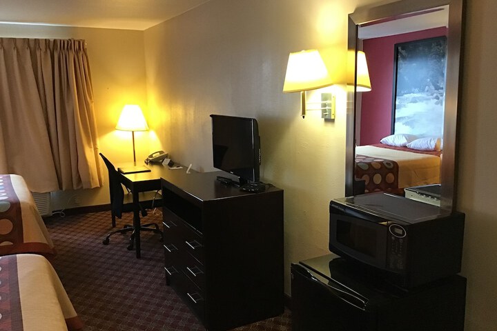 Room 10 of 25