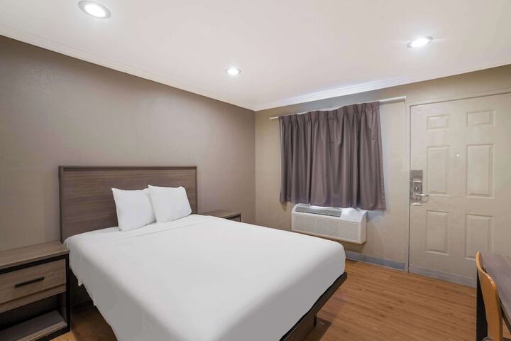 Room 14 of 33