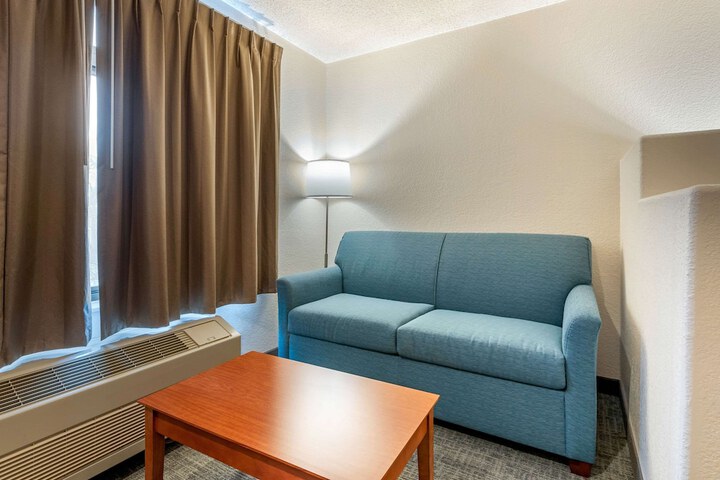 Room 28 of 76