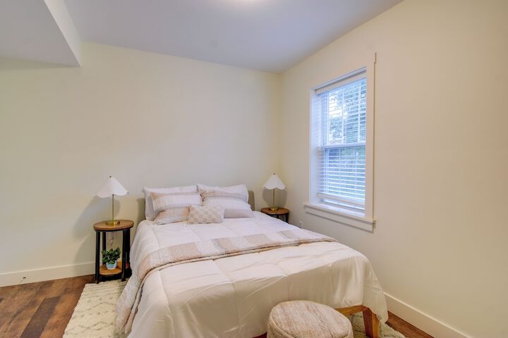 Dtwn Lititz Apt Half-mi to Park!
