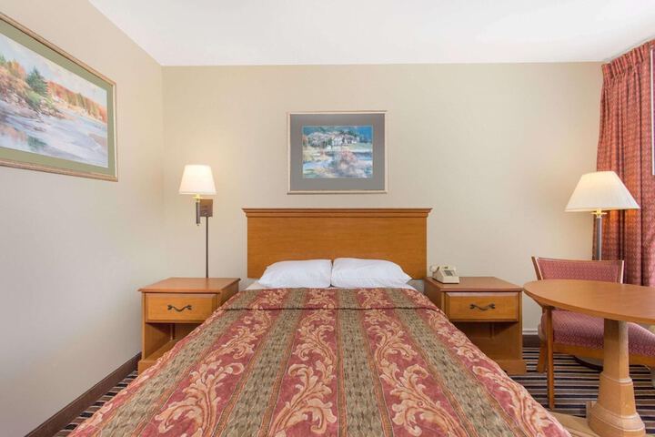 Room 13 of 22