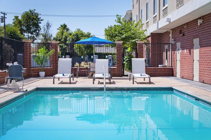 Pool 9 of 60