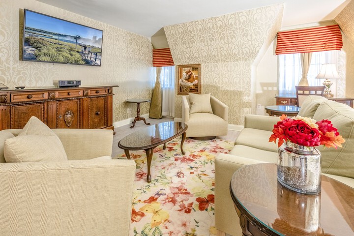 Room 35 of 187