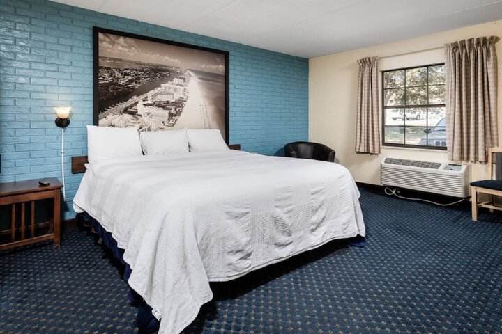 Room 34 of 40