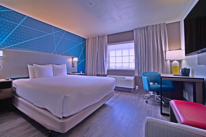 Room 9 of 42