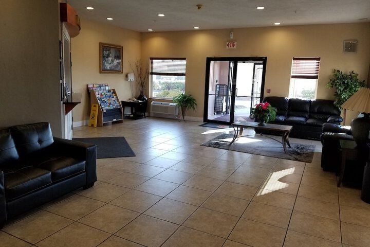 Super 8 by Wyndham Bellingham Airport / Ferndale