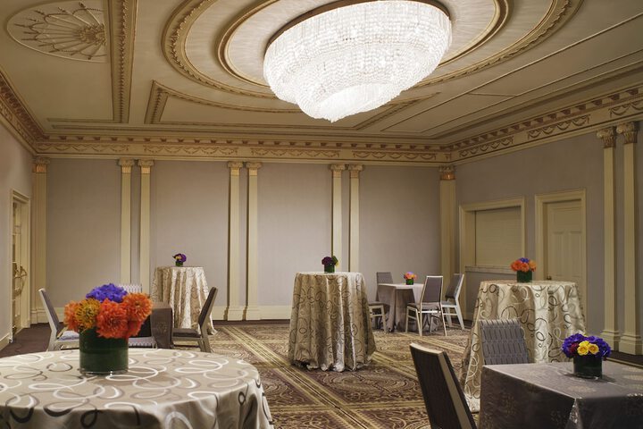 Sheraton Commander Hotel