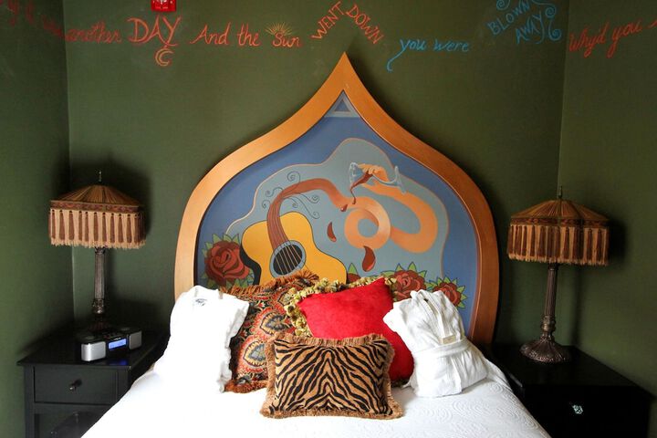 Room 30 of 98