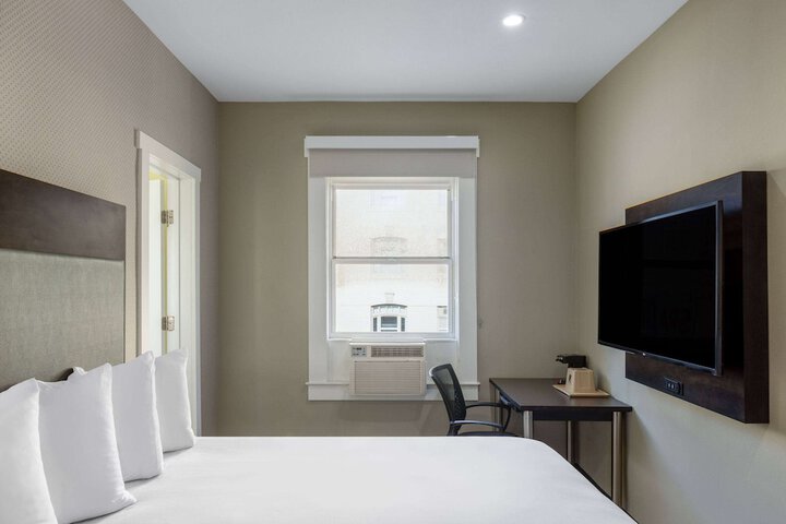 Room 26 of 37