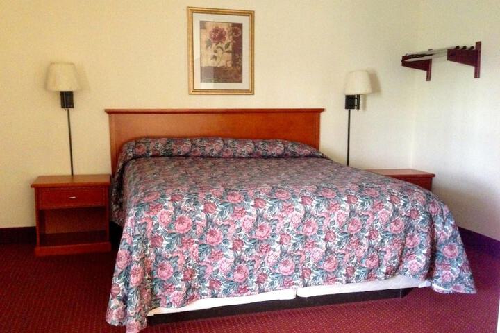 Room 9 of 25