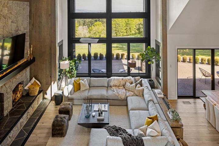 Escape to Wine Country Luxurious Getaway Awaits